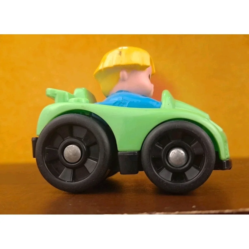 Fisher Price Little People WHEELIES Eddie‎ In Green Car